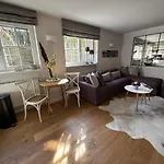 Stylish Garden Apartment In Central Munich